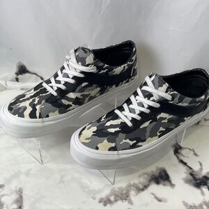 Vans Camouflage Skater Sneakers Lace Up Thick Sole Shades of Grey Leather Detail